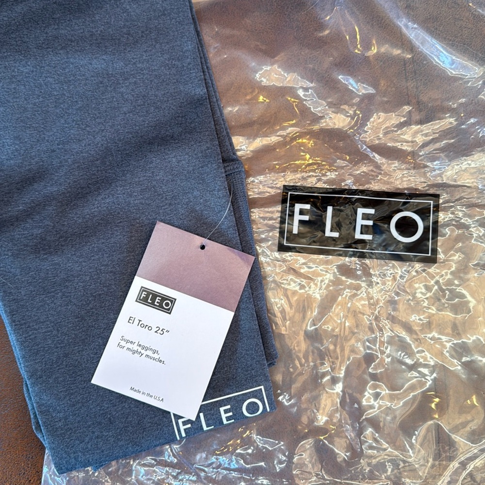 Brand New with tag Fleo Bounce Leggings 25” size small Black Ink Slate color